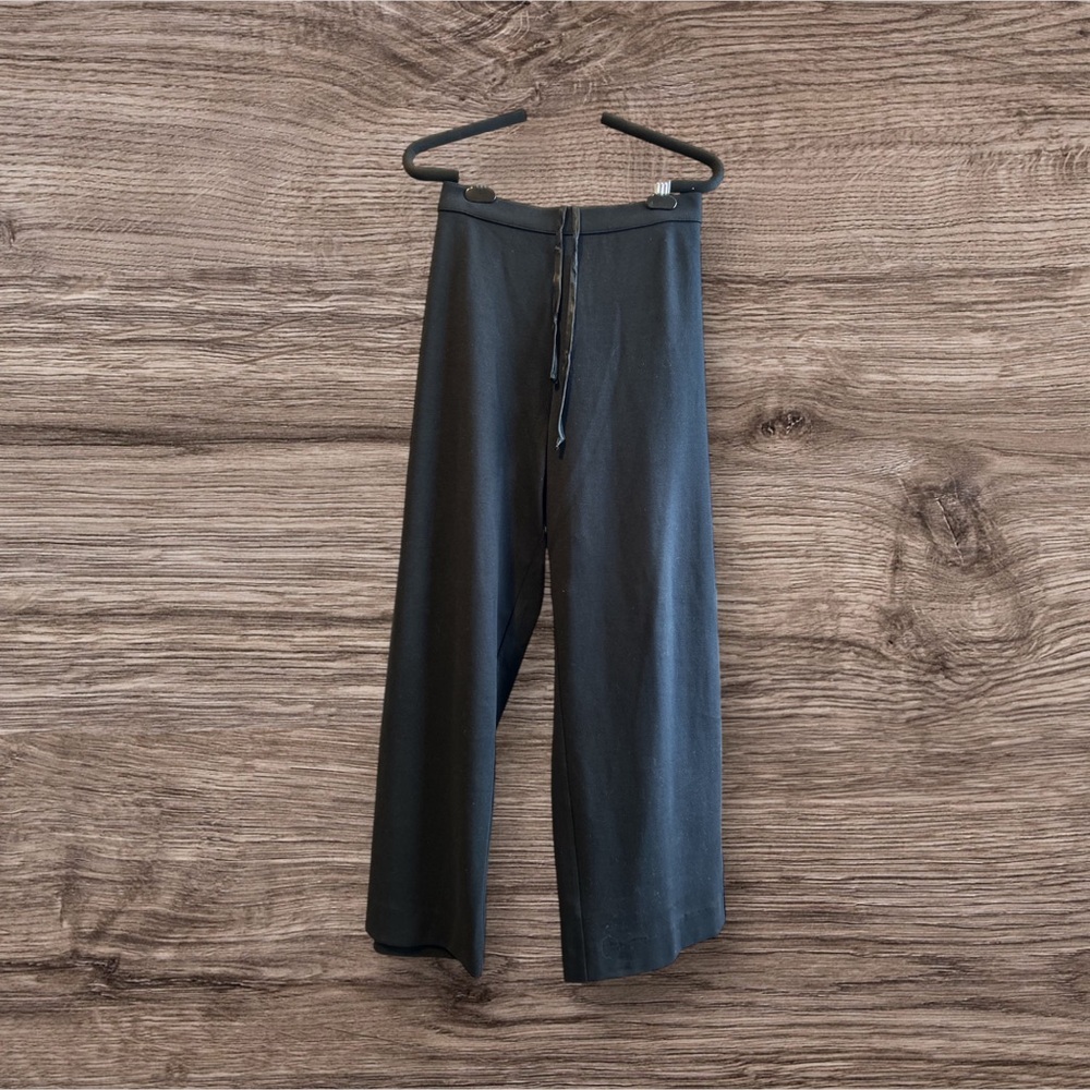 Joan Vass Black wide leg jersey pants 
Size XL 
Waist 17.5”
Rise 12”
Inseam 27 - Picture 2 of 5